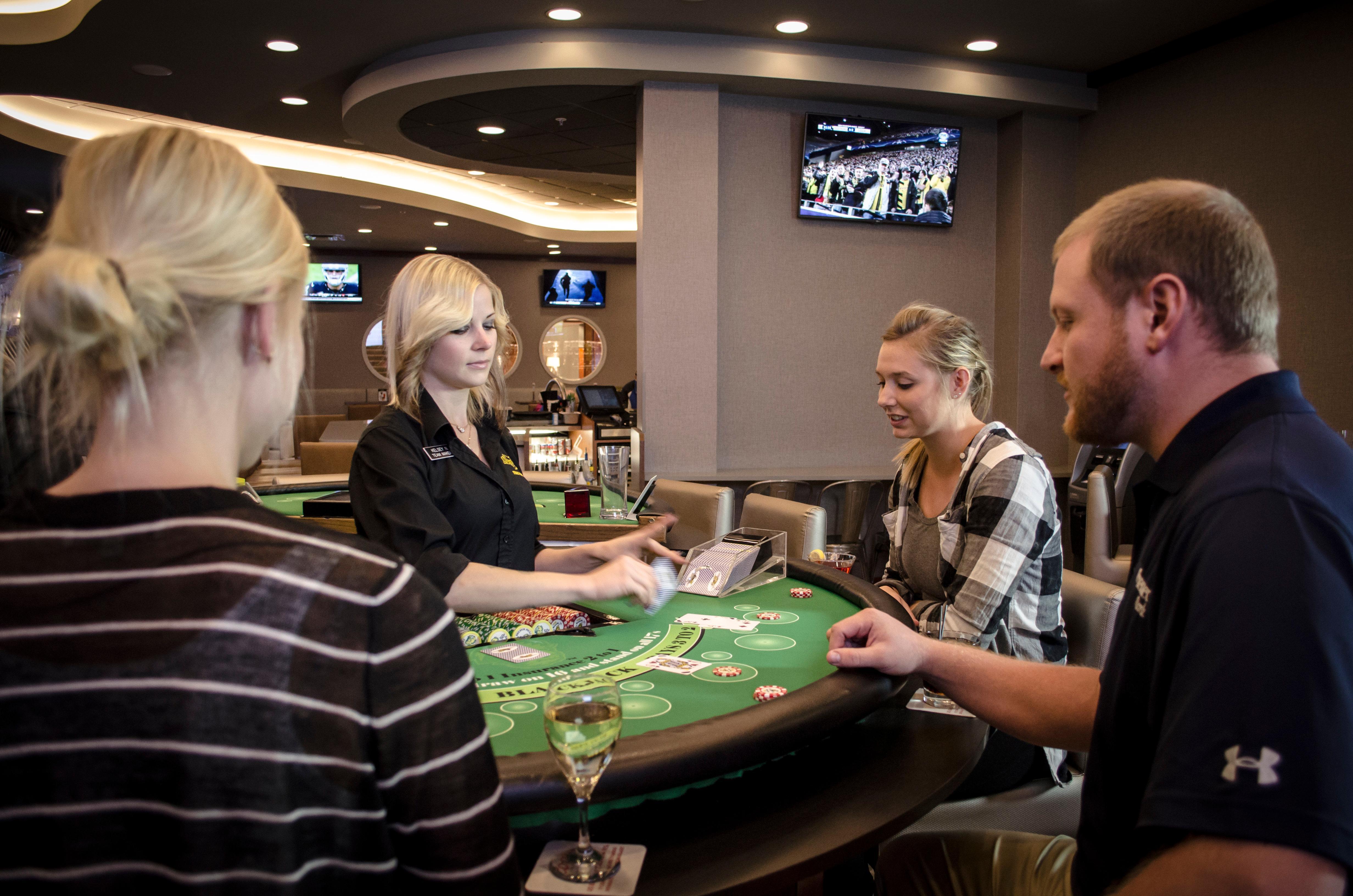Holiday Inn Fargo By Ihg Exterior photo