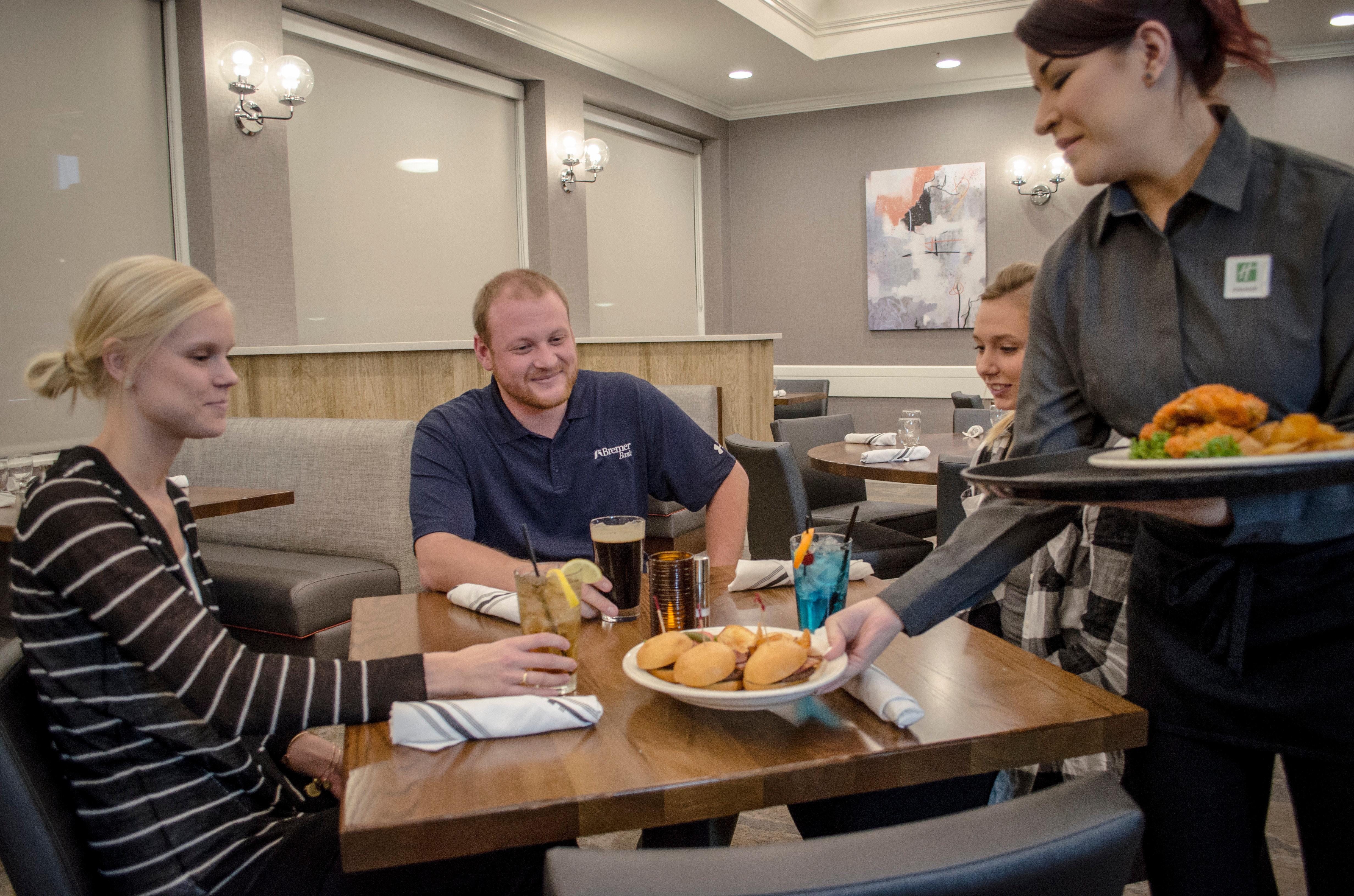 Holiday Inn Fargo By Ihg Exterior photo