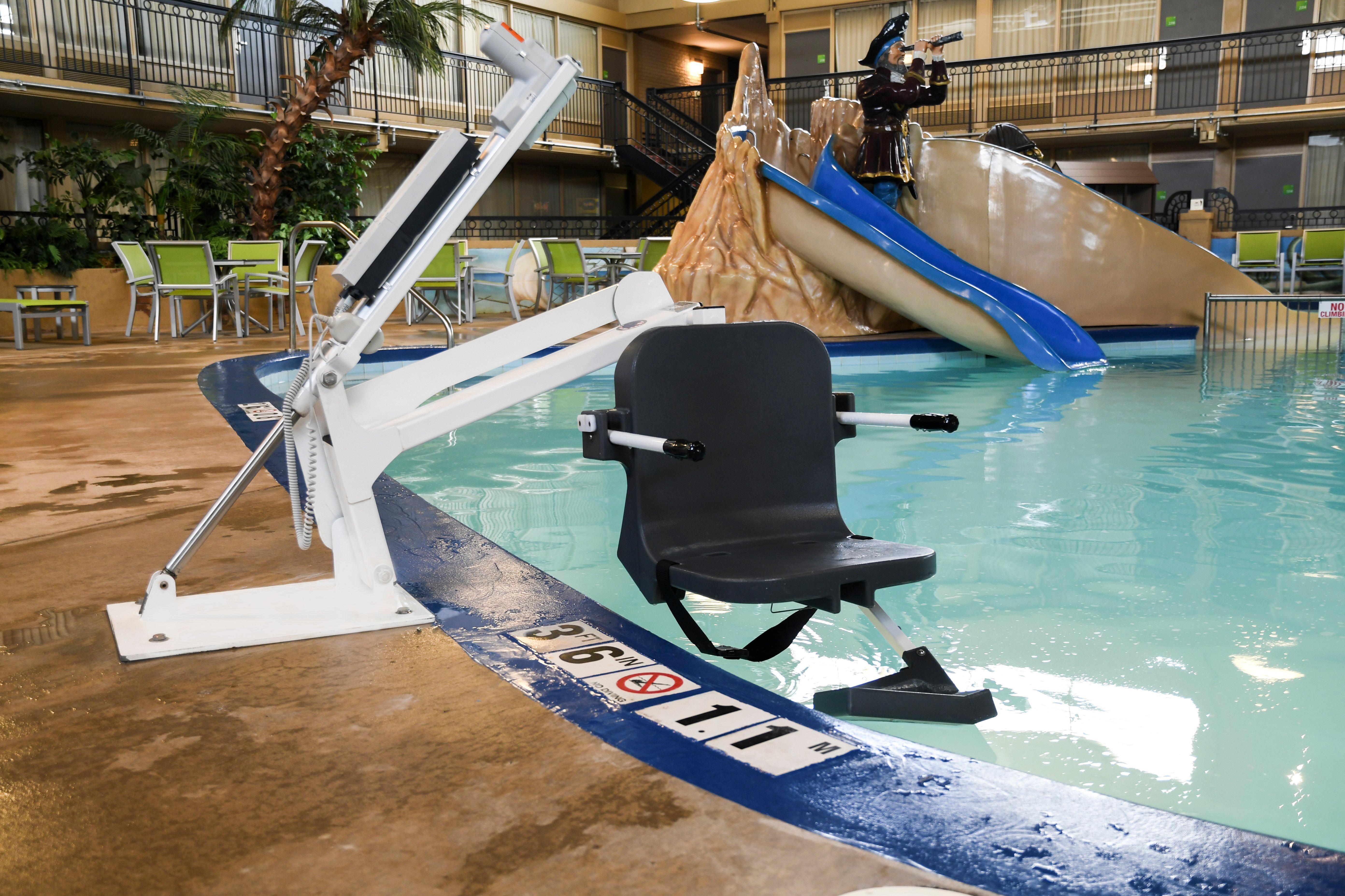 Holiday Inn Fargo By Ihg Exterior photo