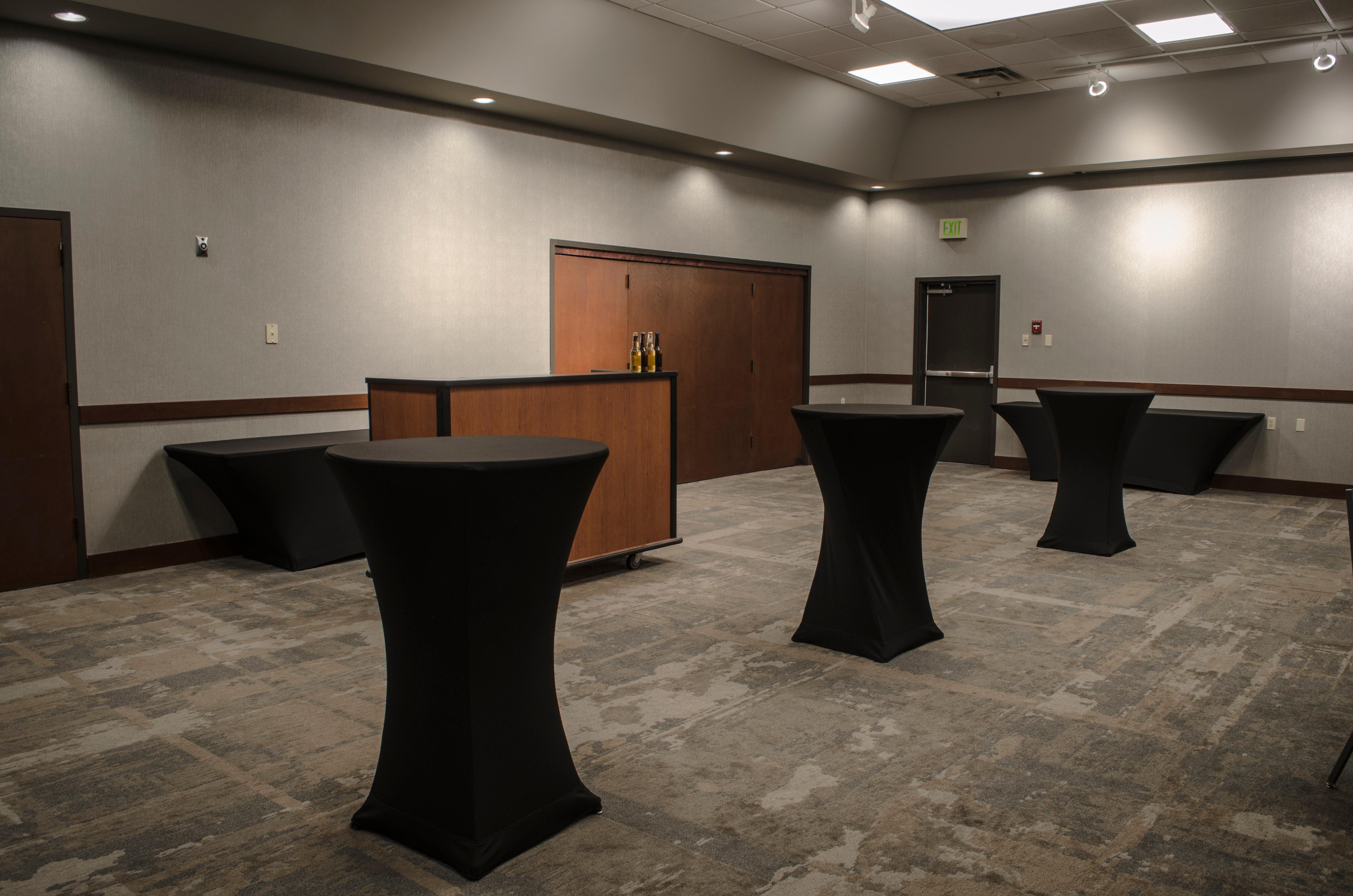 Holiday Inn Fargo By Ihg Exterior photo