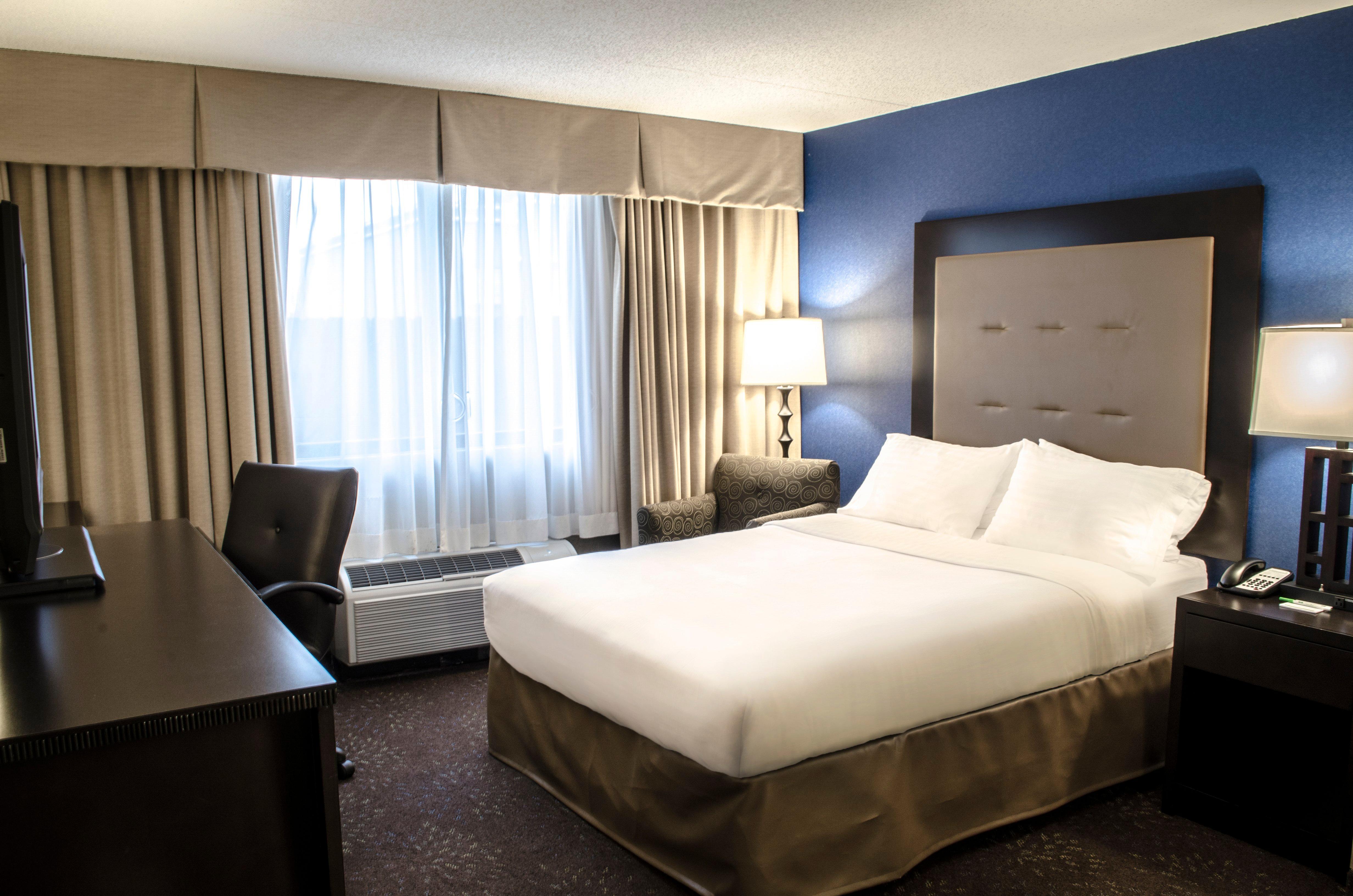 Holiday Inn Fargo By Ihg Exterior photo