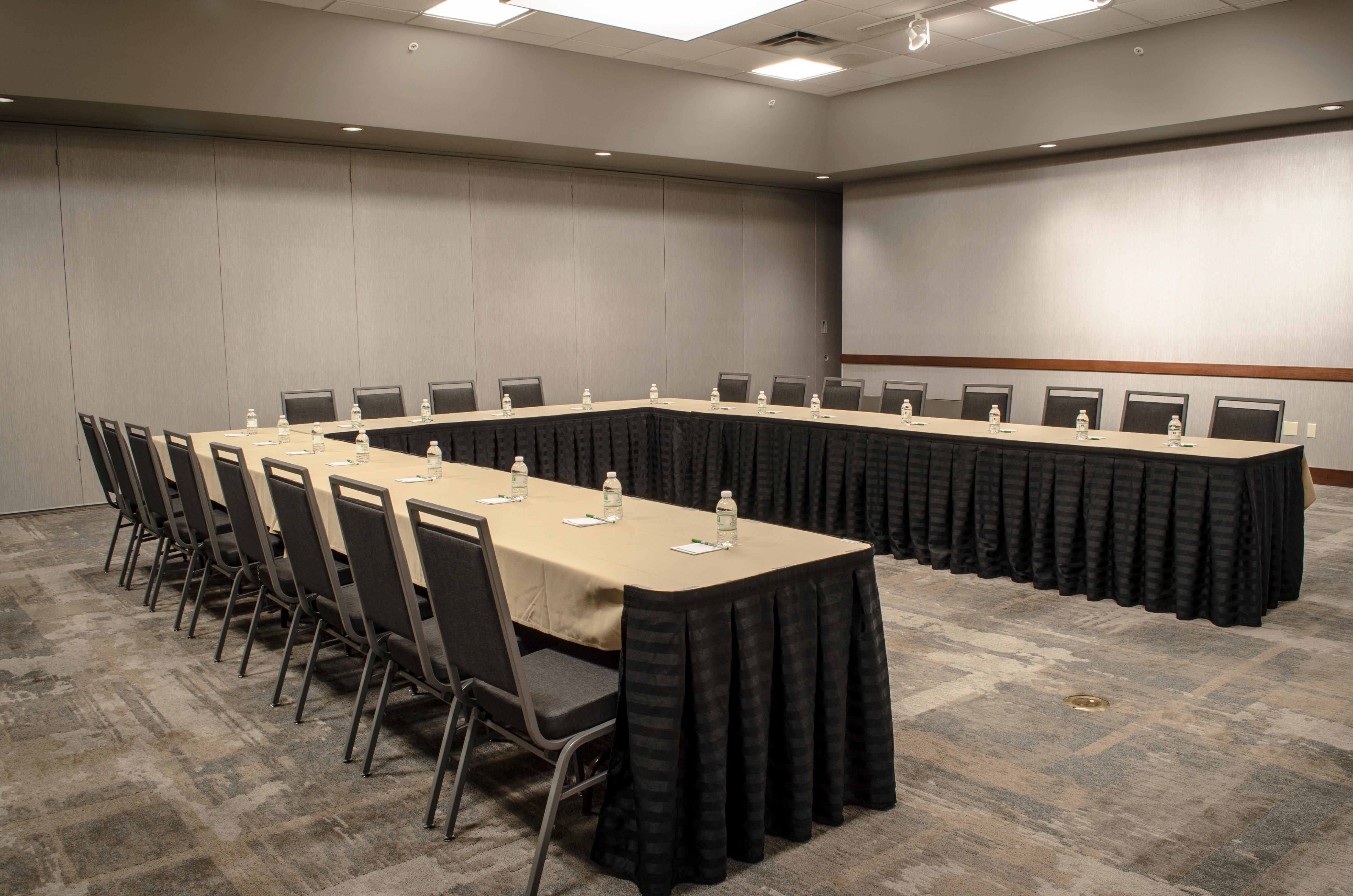 Holiday Inn Fargo By Ihg Exterior photo