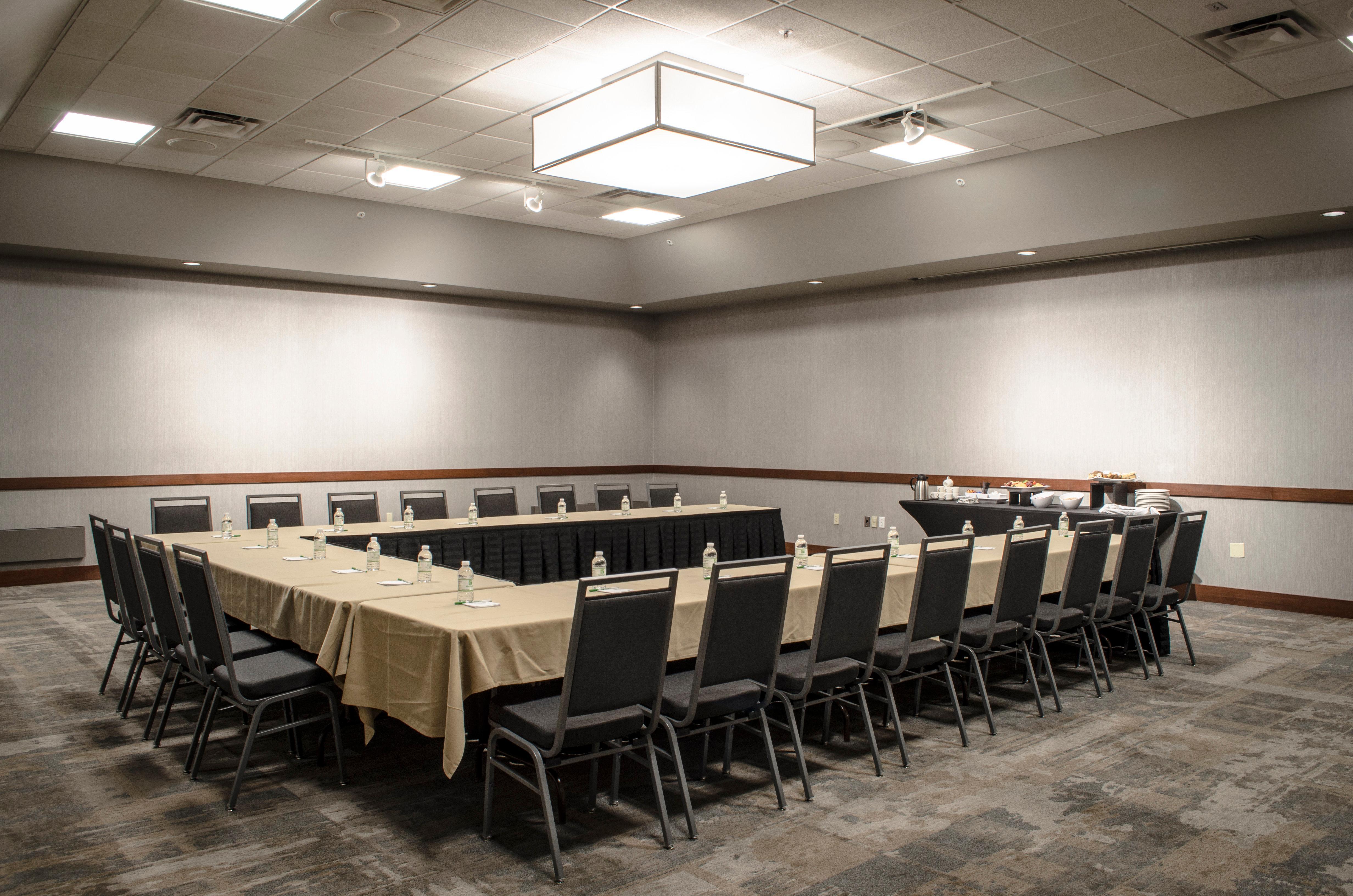 Holiday Inn Fargo By Ihg Exterior photo