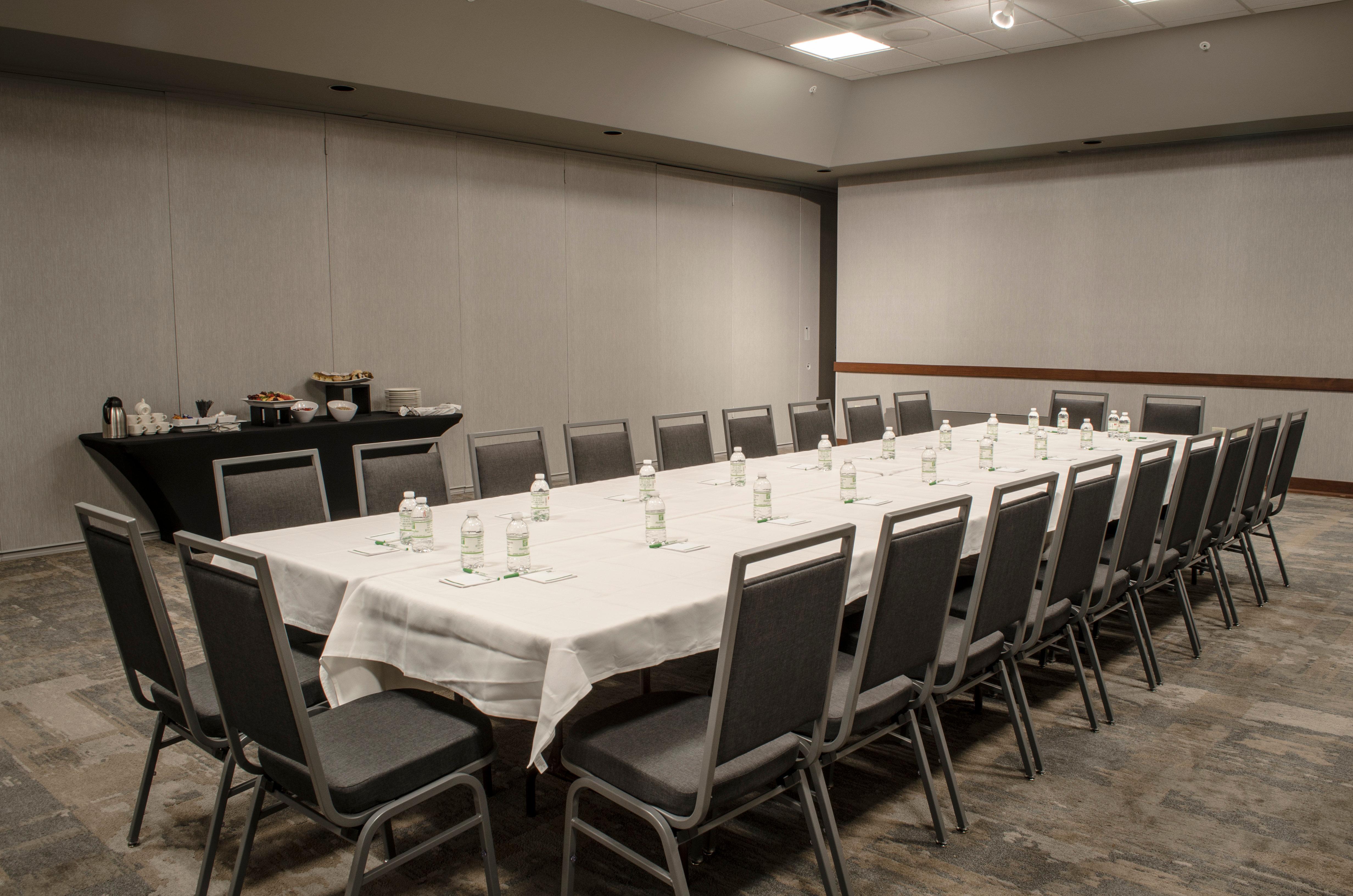 Holiday Inn Fargo By Ihg Exterior photo