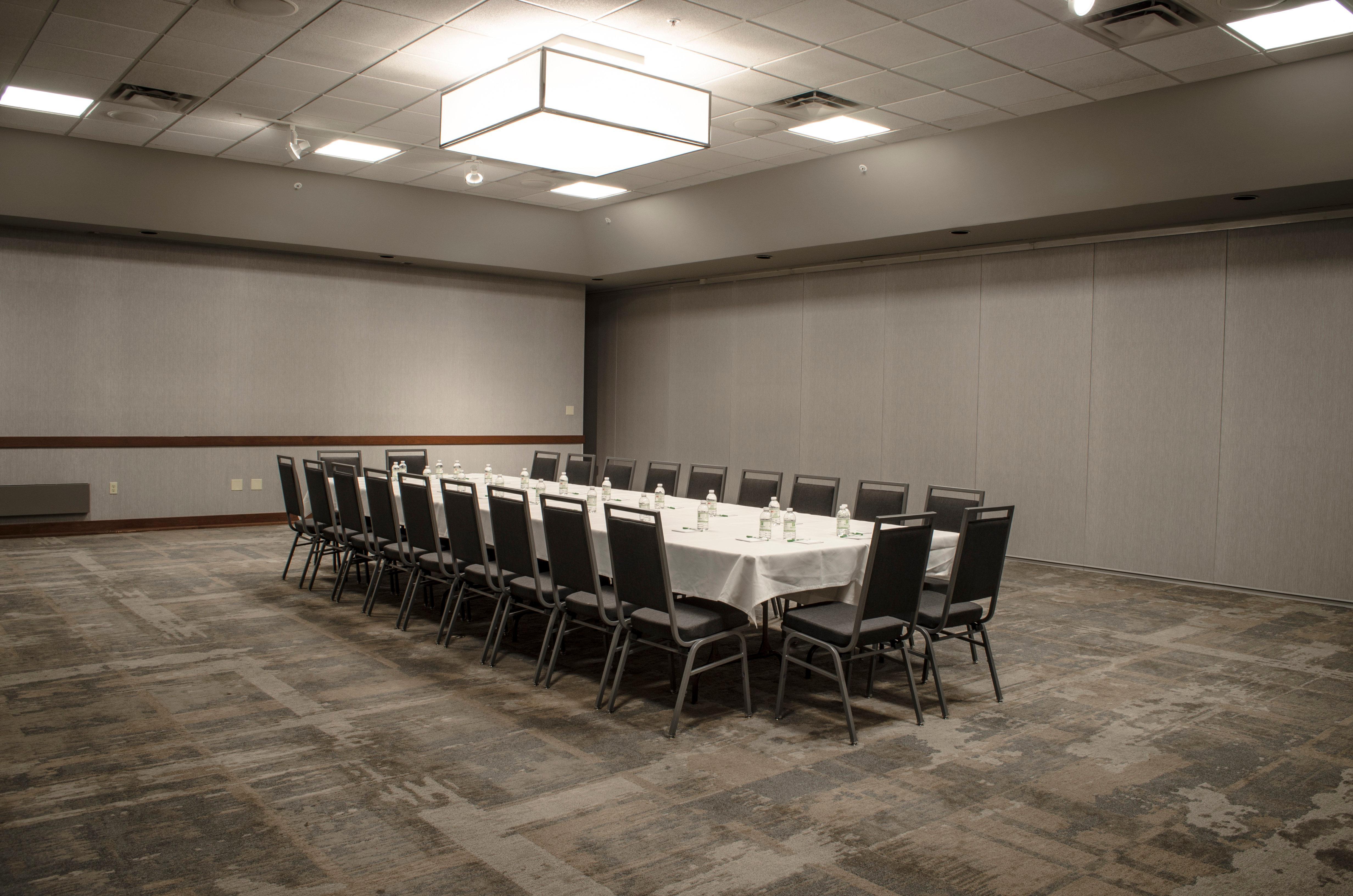 Holiday Inn Fargo By Ihg Exterior photo