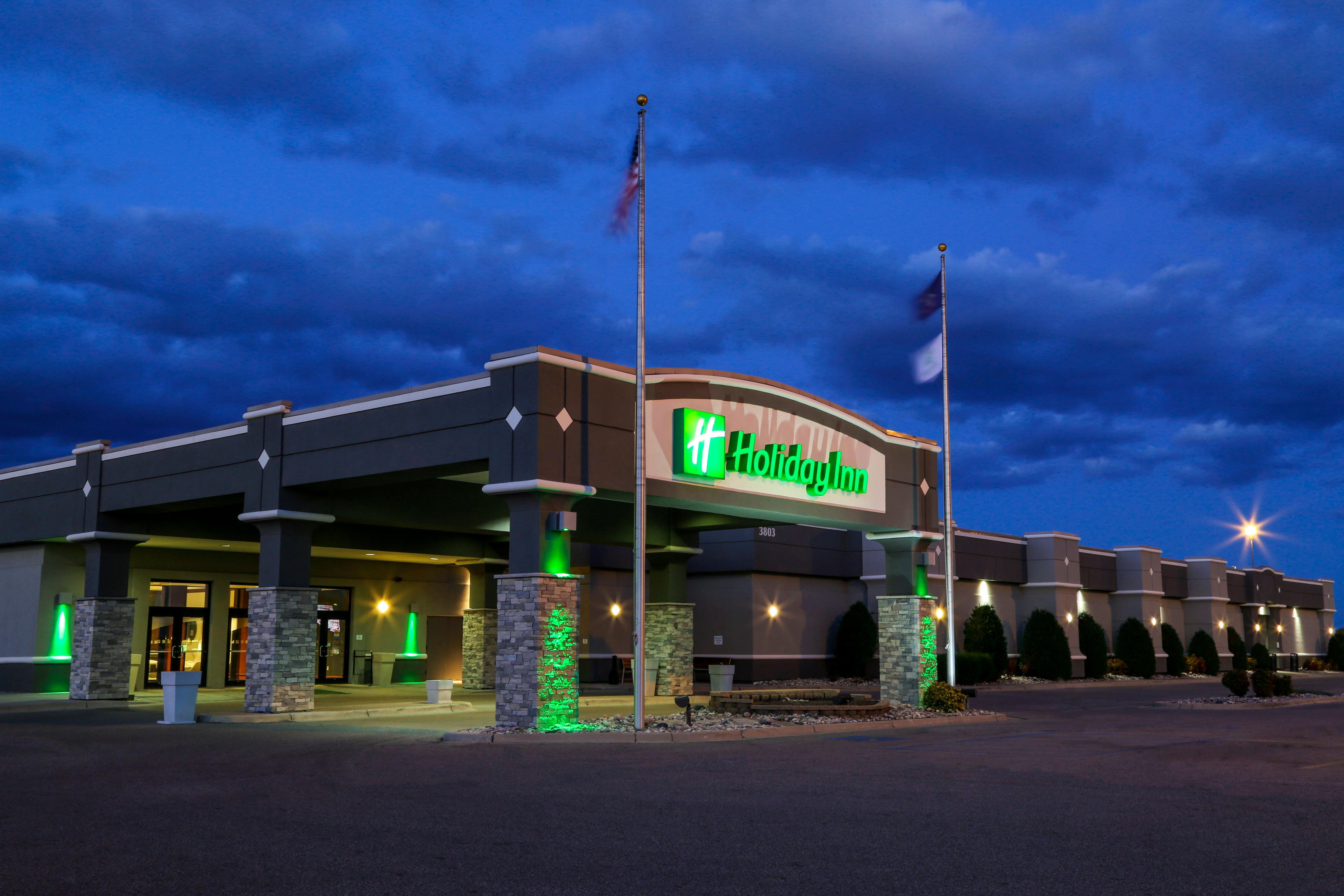 Holiday Inn Fargo By Ihg Exterior photo