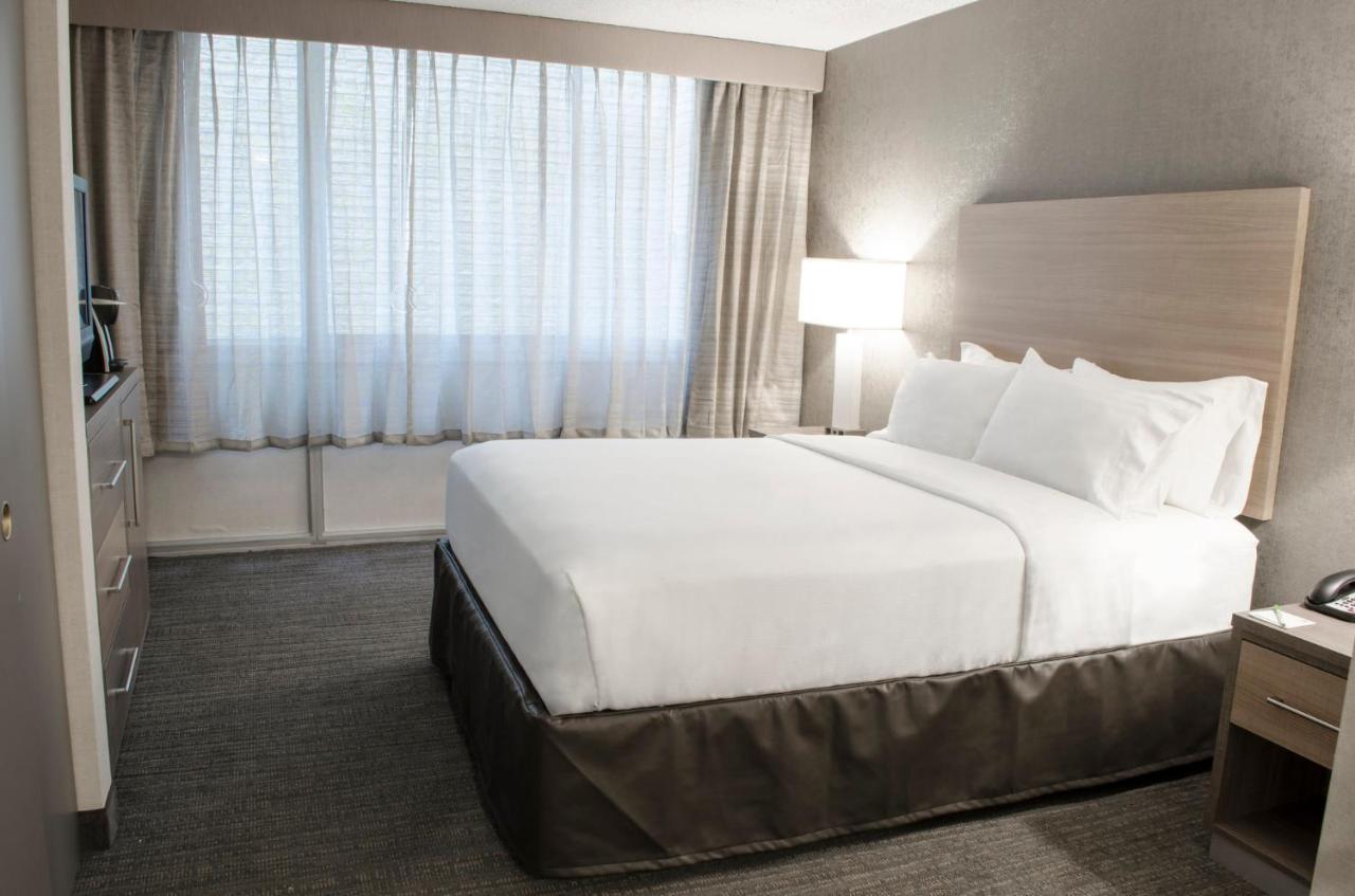 Holiday Inn Fargo By Ihg Exterior photo